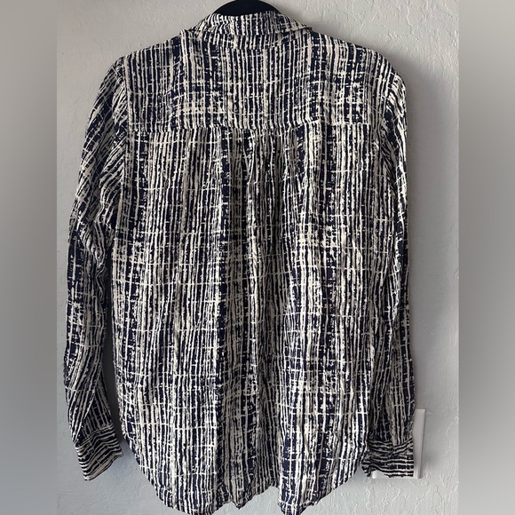 Holding Horses Anthropologie Rayon Blouse EUC Size S - Picture 4 of 5